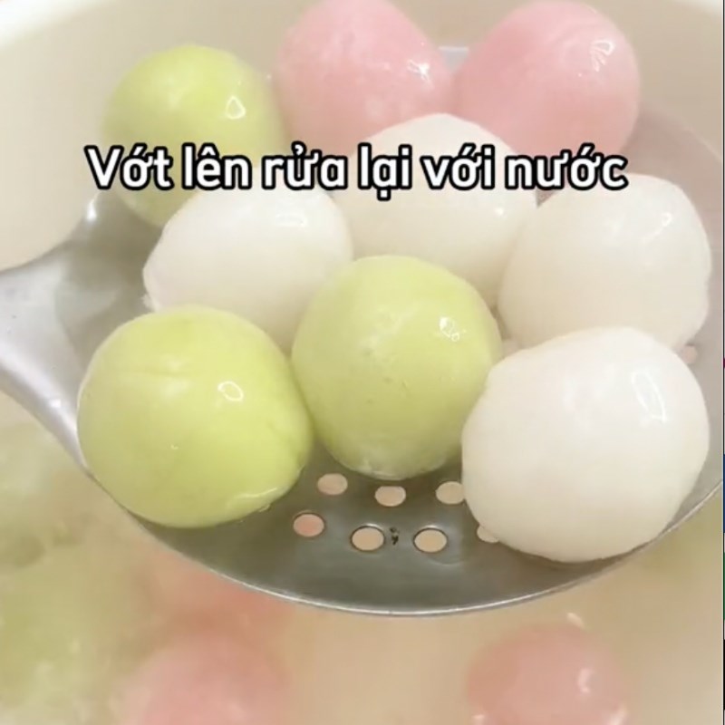 Bước 4 Luộc bánh hòn Bánh hòn chấm muối mè