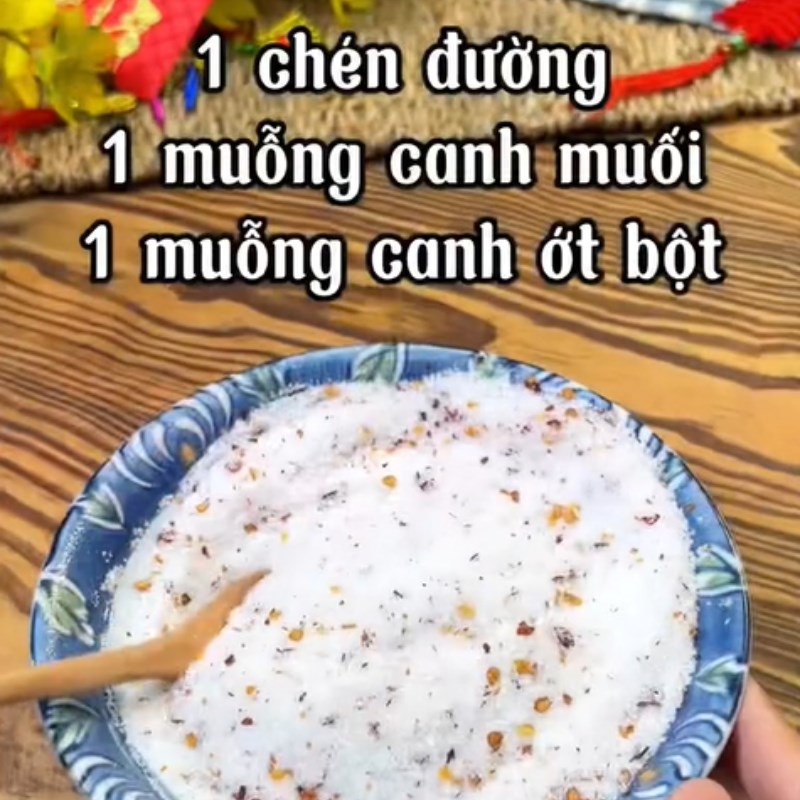 Bước 3 Nặn viên Mứt me viên muối ớt