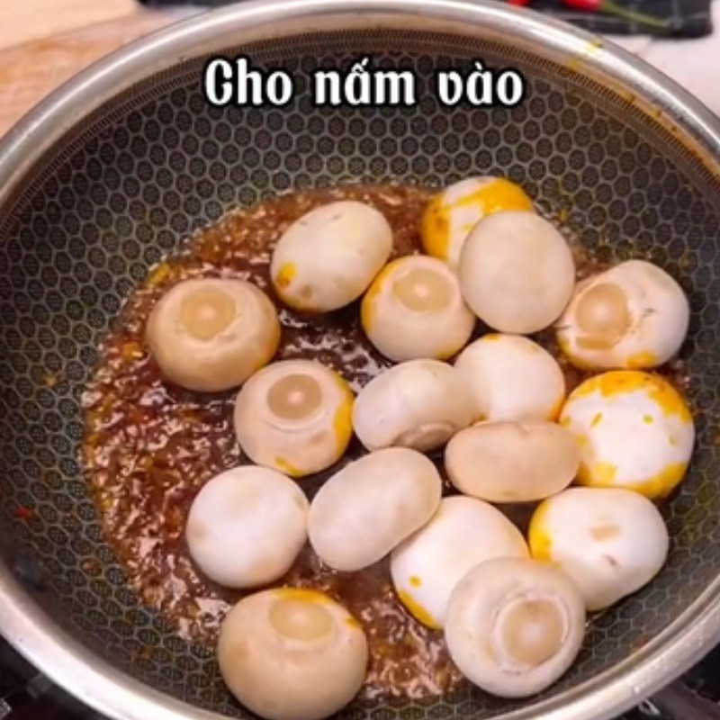 Bước 3 Chế biến Nấm mỡ sốt bơ cay