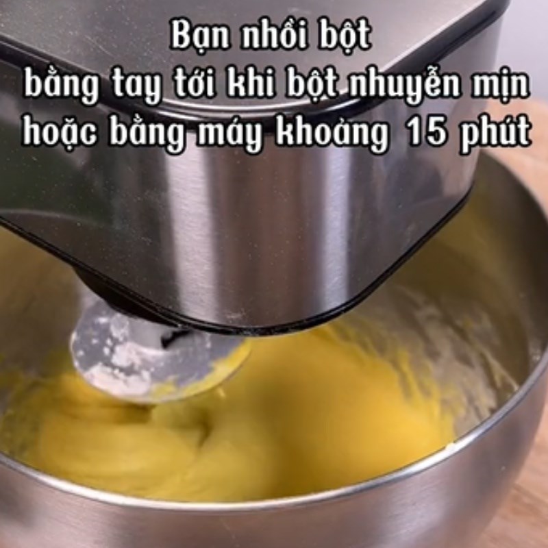 Bước 4 Nhồi bột Bánh bao bí đỏ nhân đậu xanh
