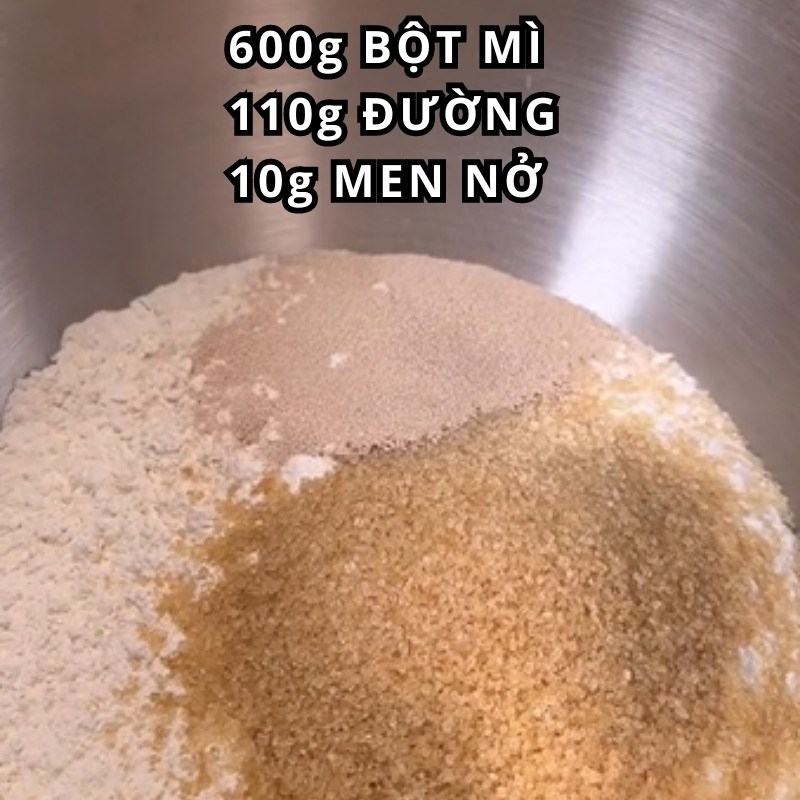 Bước 4 Nhồi bột Bánh bao bí đỏ nhân đậu xanh