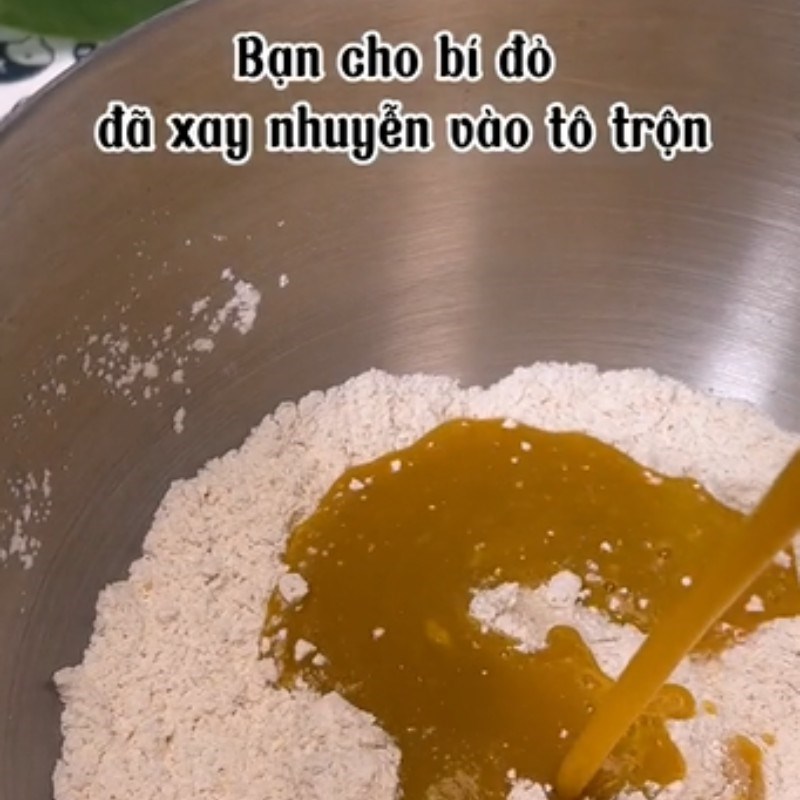 Bước 4 Nhồi bột Bánh bao bí đỏ nhân đậu xanh