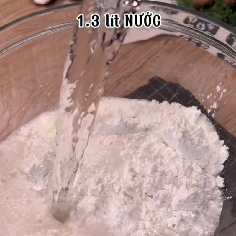 Bước 2 Pha bột Bánh giò chay từ bột bắp