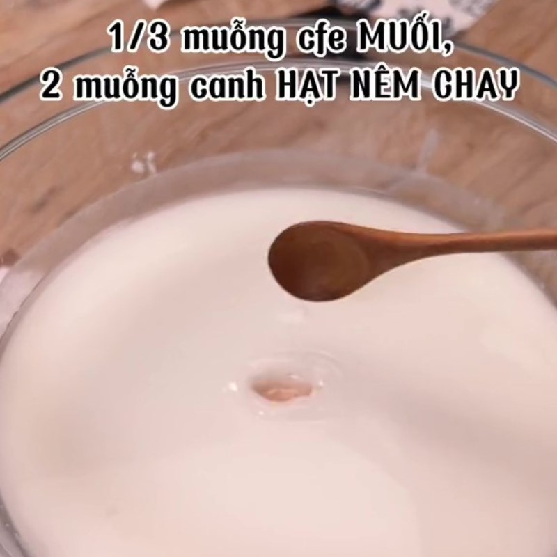 Bước 2 Pha bột Bánh giò chay từ bột bắp