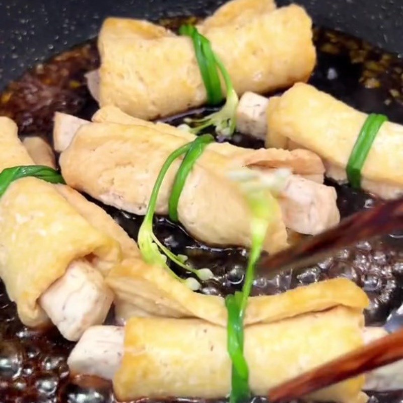 Bước 4 Rim Đậu hũ cuộn khoai môn rim