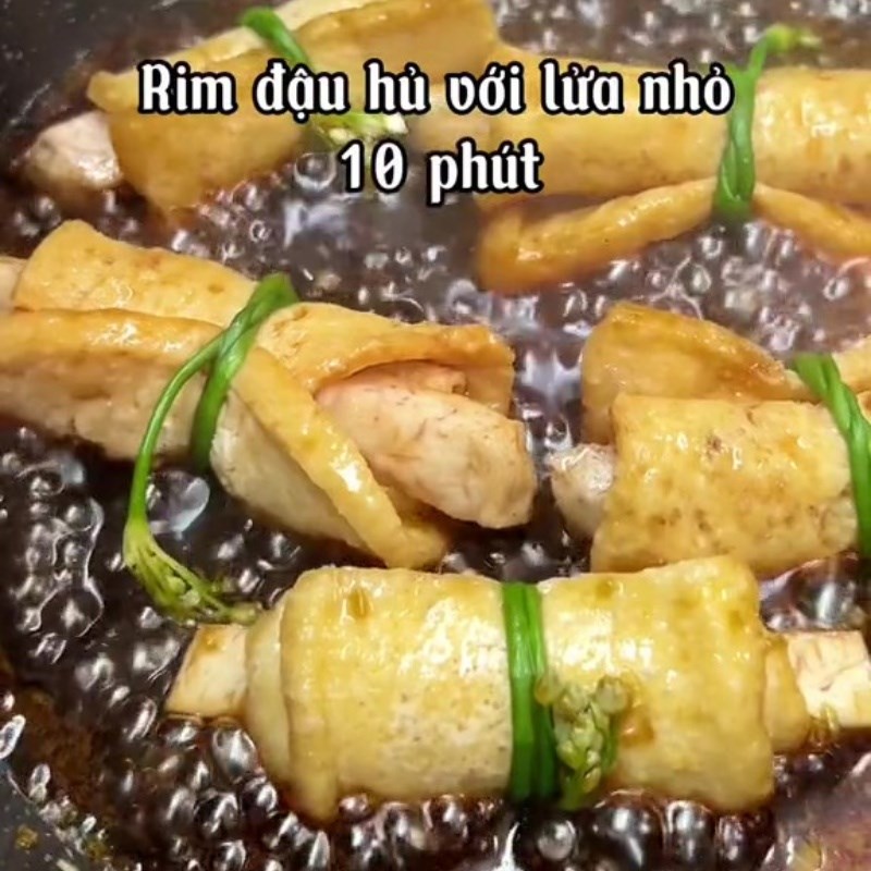 Bước 4 Rim Đậu hũ cuộn khoai môn rim