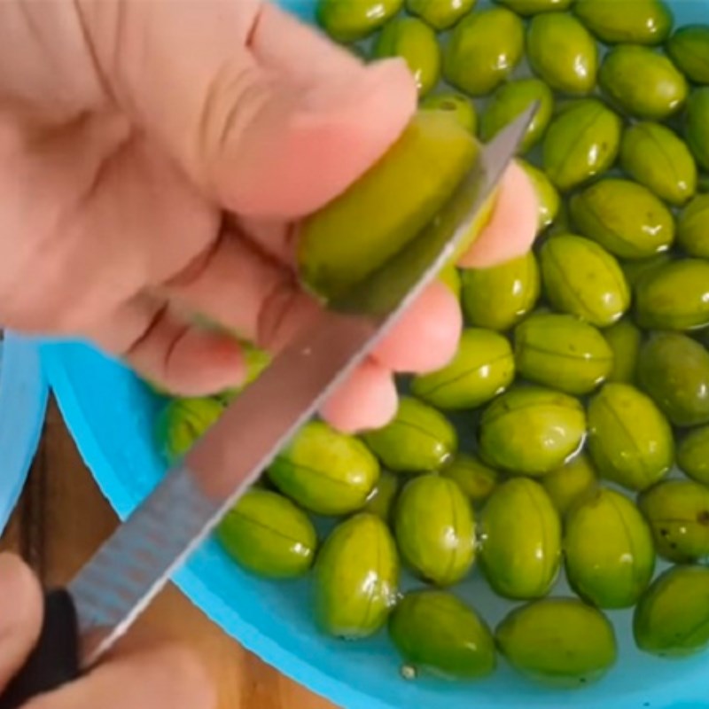 Bước 1 Sơ chế cà na Cách làm cà na sốt thái