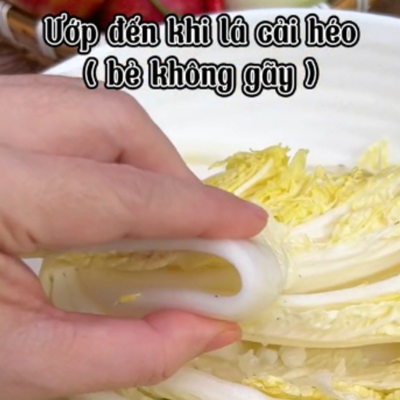 Bước 1 Sơ chế cải thảo Kim chi cải thảo chay (Công thức được chia sẻ từ Tiktok Bếp chay XANH)