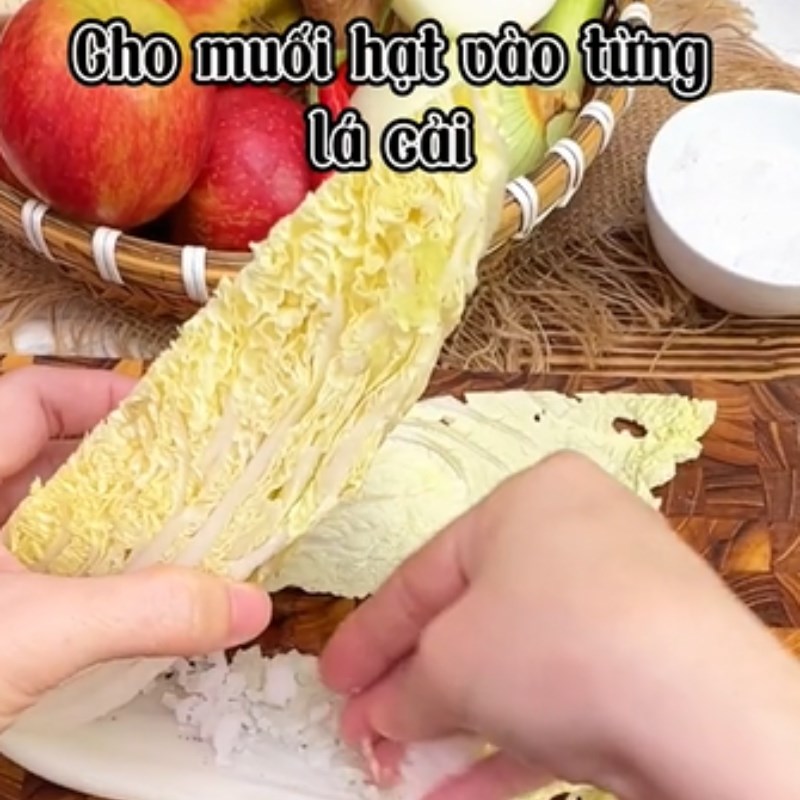Bước 1 Sơ chế cải thảo Kim chi cải thảo chay (Công thức được chia sẻ từ Tiktok Bếp chay XANH)