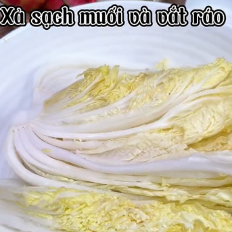 Bước 1 Sơ chế cải thảo Kim chi cải thảo chay (Công thức được chia sẻ từ Tiktok Bếp chay XANH)