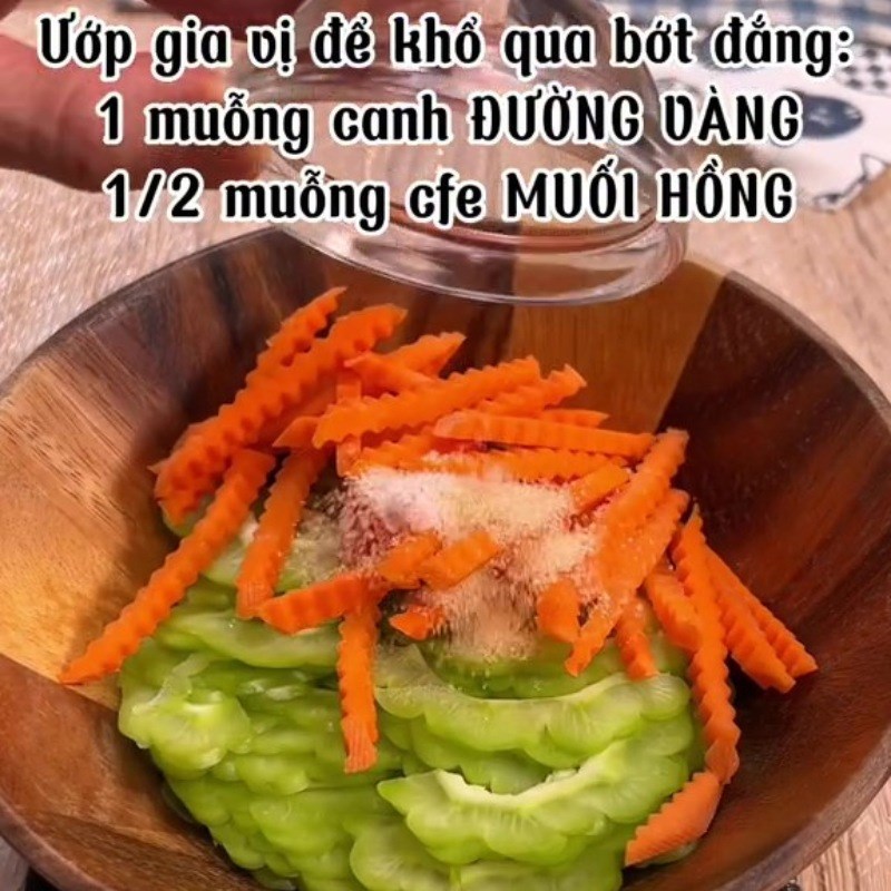 Bước 1 Sơ chế khổ qua, cà rốt Gỏi khổ qua chay với nấm đùi gà