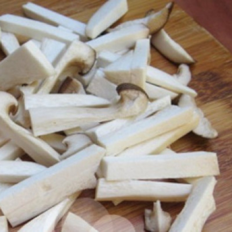 Bước 1 Sơ chế nấm Nấu tokbokki chay