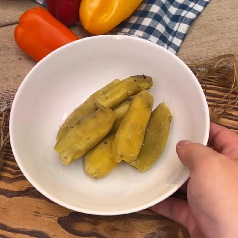 Bước 1 Sơ chế nguyên liệu Bánh khoai lang phô mai (Công thức được chia sẻ từ TikTok Vào bếp cùng Điện máy XANH)