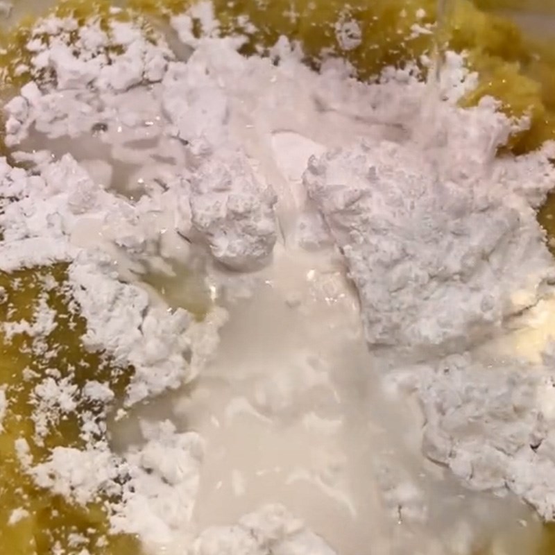 Bước 1 Sơ chế nguyên liệu Bánh khoai lang phô mai (Công thức được chia sẻ từ TikTok Vào bếp cùng Điện máy XANH)