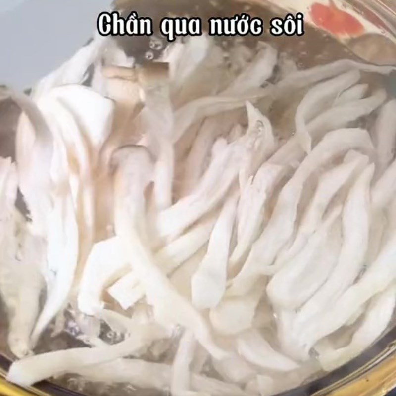 Bước 1 Sơ chế nguyên liệu Gỏi nấm đùi gà hoa phượng