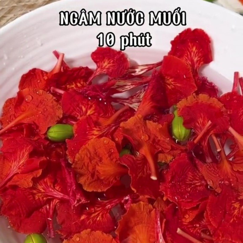 Bước 1 Sơ chế nguyên liệu Gỏi nấm đùi gà hoa phượng