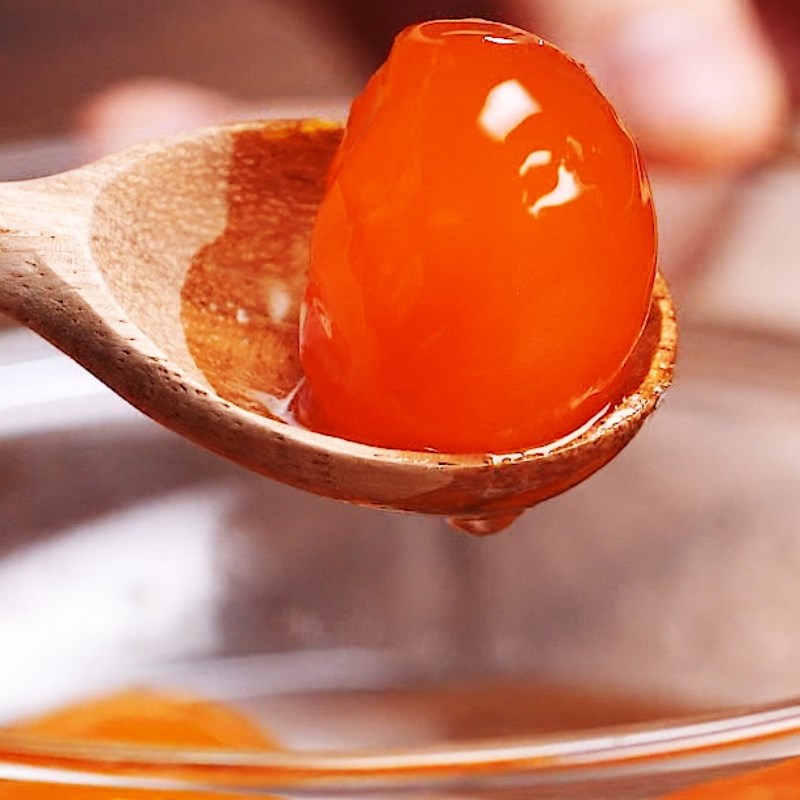 Bước 1 Sơ chế nguyên liệu Nghêu sốt trứng muối