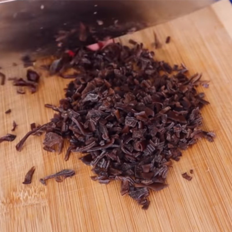 Bước 1 Sơ chế nguyên liệu Bánh giò chay từ bột bắp