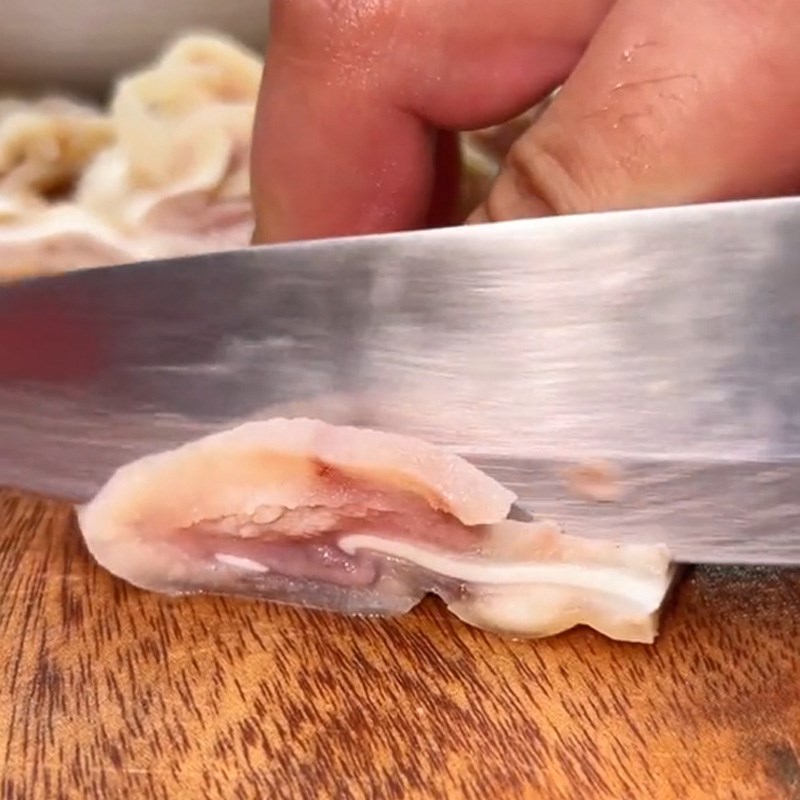 Bước 1 Sơ chế nguyên liệu Gỏi cóc tai heo (Công thức được chia sẻ từ TikTok Vào bếp cùng Điện máy XANH)