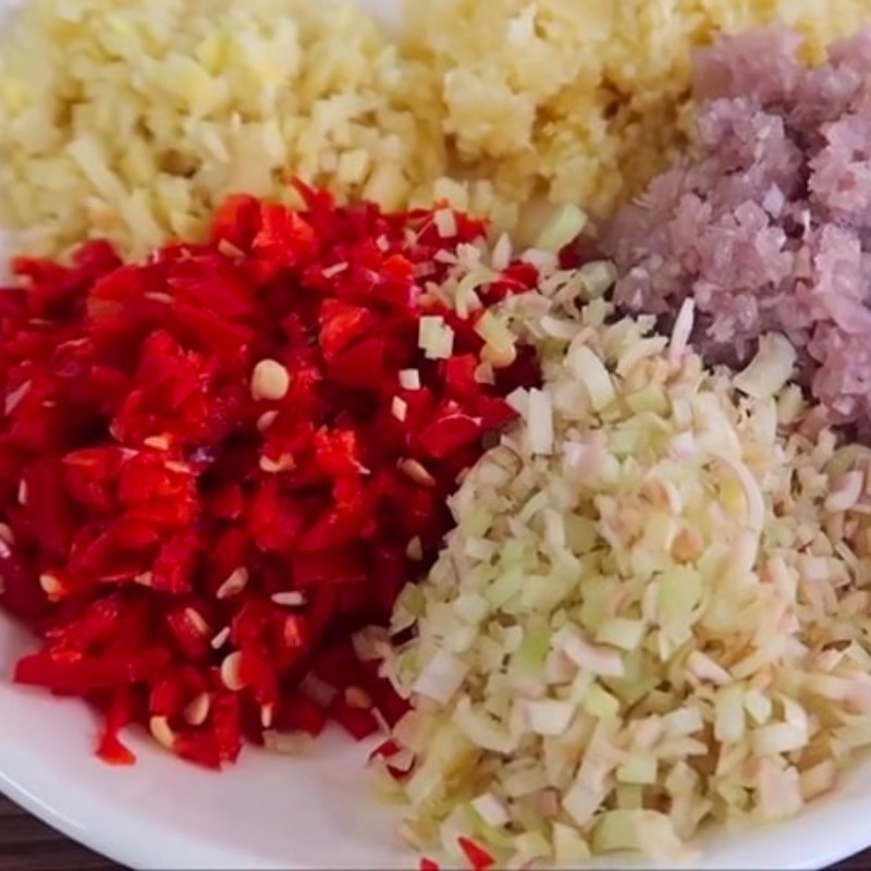 Bước 1 Sơ chế nguyên liệu Chả ốc nhồi đậu bắp chiên sốt nước mắm