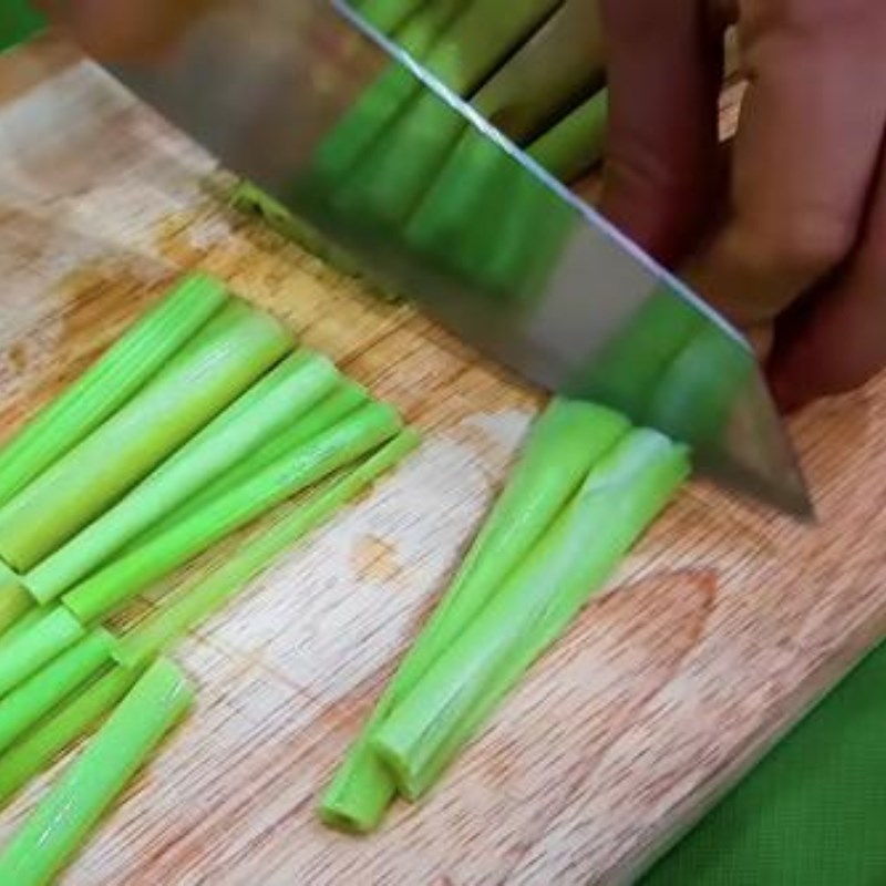 Bước 1 Sơ chế nguyên liệu Nấm bào ngư hấp sả lá chanh kèm nước chấm