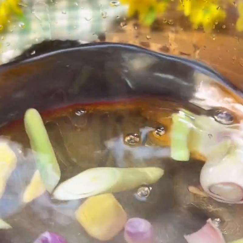 Bước 1 Sơ chế nguyên liệu Ốc bươu sốt thái