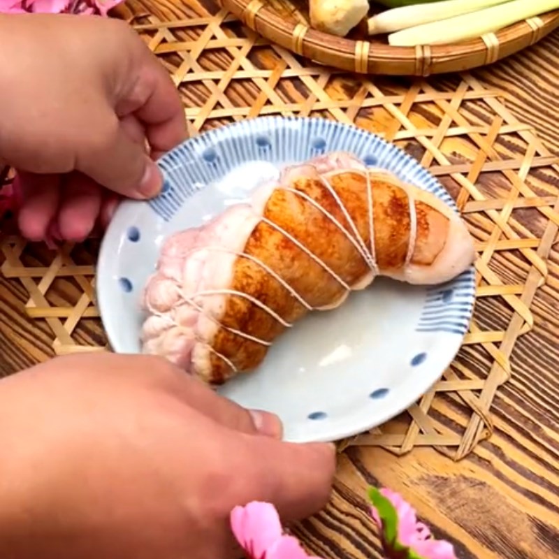 Bước 1 Sơ chế nguyên liệu Chạo giò heo (Công thức được chia sẻ từ Tiktok Vào bếp cùng Điện máy XANH)