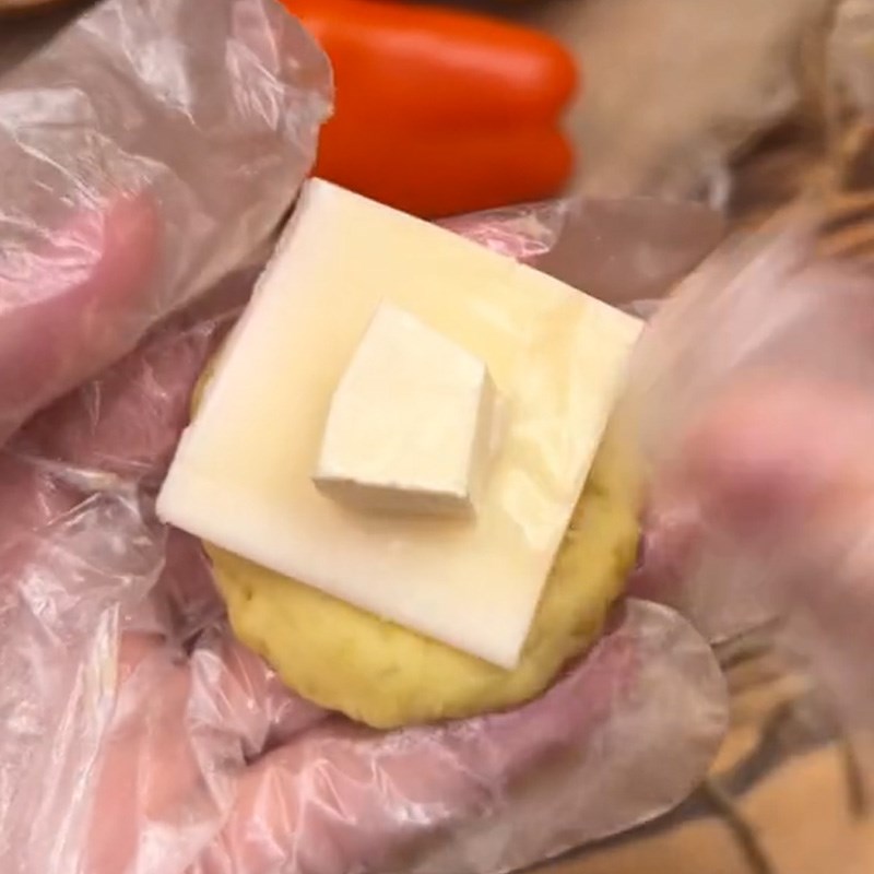 Bước 2 Tạo hình bánh khoai lang phô mai Bánh khoai lang phô mai (Công thức được chia sẻ từ TikTok Vào bếp cùng Điện máy XANH)