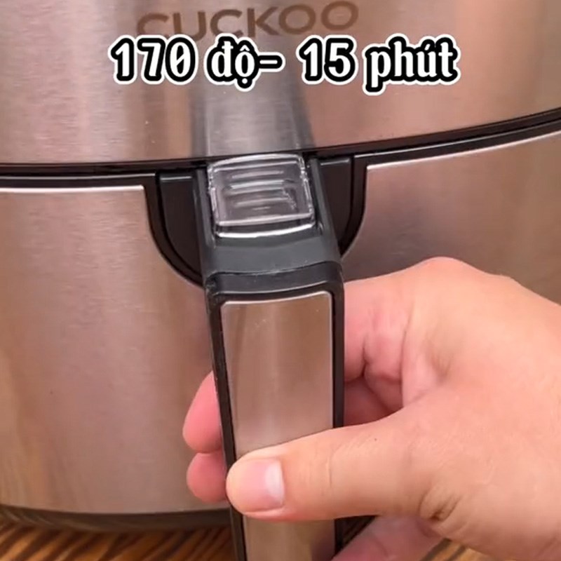 Bước 2 Tạo hình bánh khoai lang phô mai Bánh khoai lang phô mai (Công thức được chia sẻ từ TikTok Vào bếp cùng Điện máy XANH)