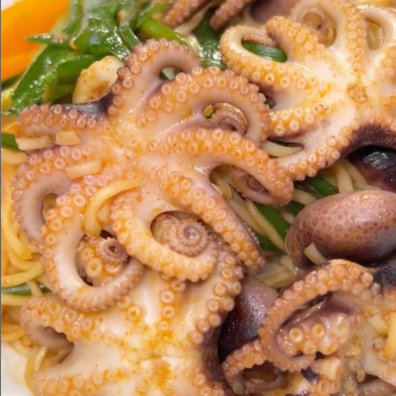Bước 4 Thành phẩm Mì xào bạch tuộc