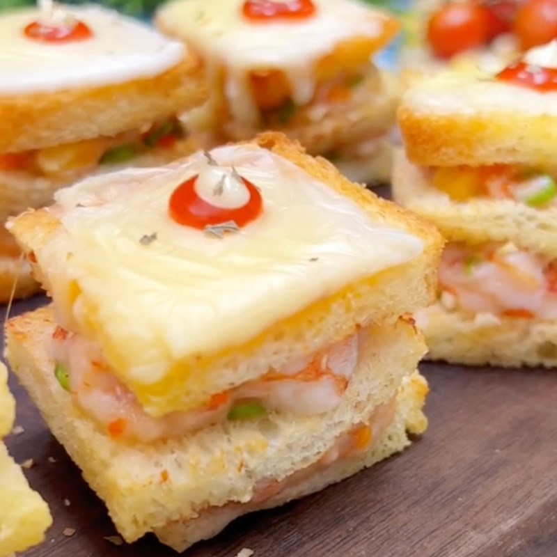 Bước 5 Thành phẩm Bánh mì kẹp tôm nướng