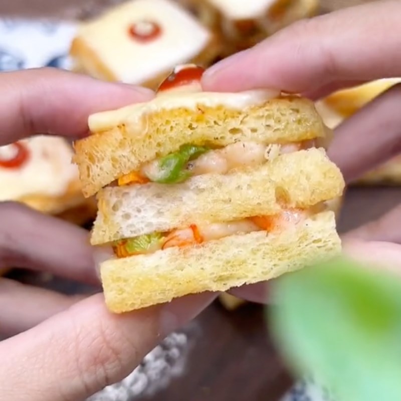 Bước 5 Thành phẩm Bánh mì kẹp tôm nướng