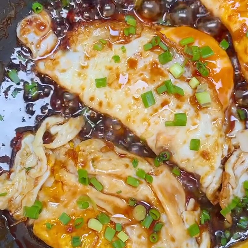 Bước 3 Thành phẩm Trứng chiên sốt nước tương