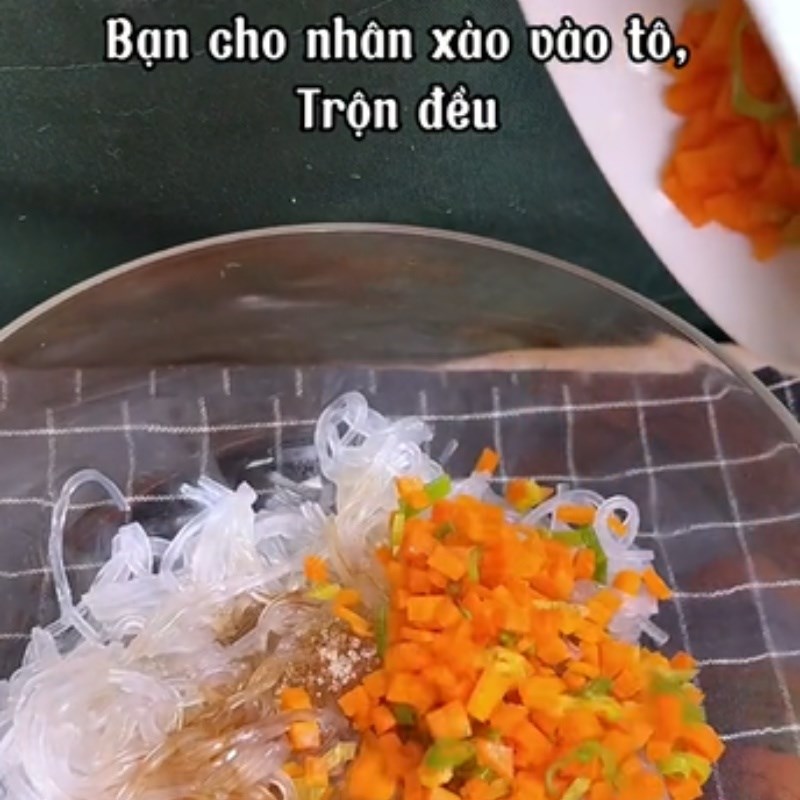 Bước 3 Trộn miến Miến cuộn rong biển chay