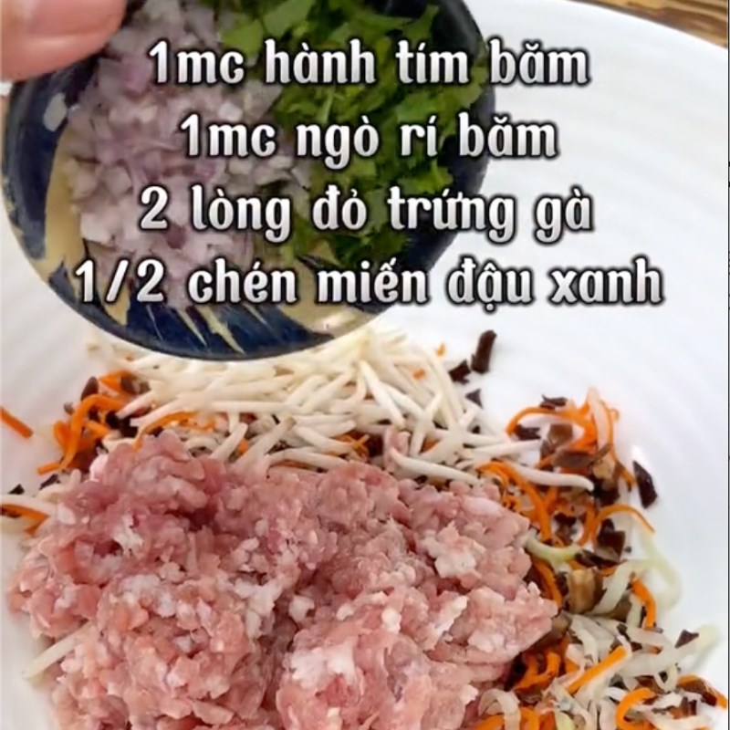 Bước 2 Trộn nguyên liệu và gói nem Nem cua bể ( công thức từ tiktok Vào bếp cùng Điện máy XANH)