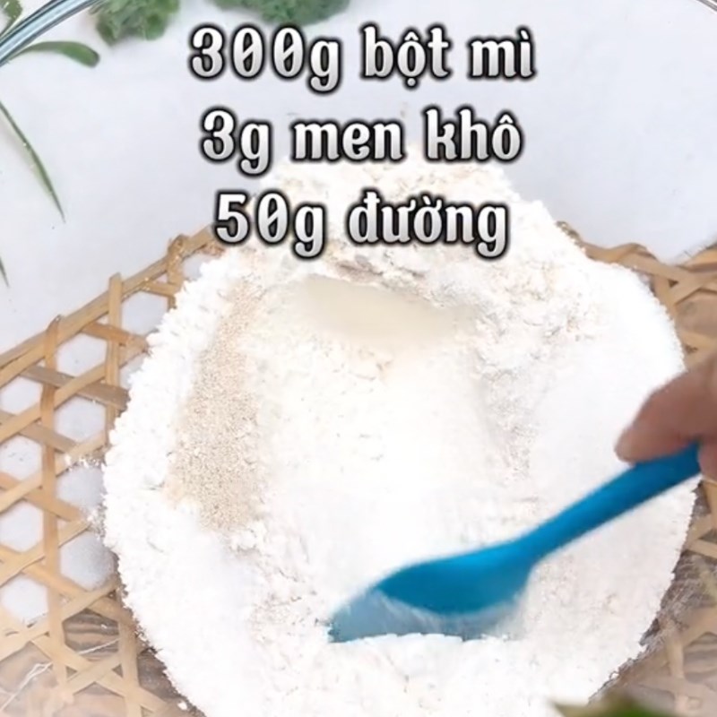 Bước 1 Trộn và nhồi bột Bánh quẩy chấm trứng muối