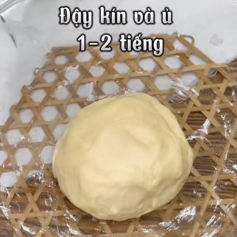 Bước 2 Ủ nở và cán dẹt bột Bánh quẩy chấm trứng muối
