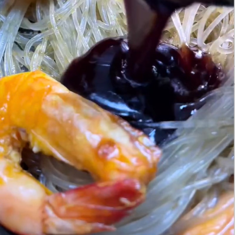 Bước 3 Xào miến Miến xào tôm kiểu Thái (Công thức được chia sẻ từ Tiktok Vào bếp cùng Điện máy XANH)