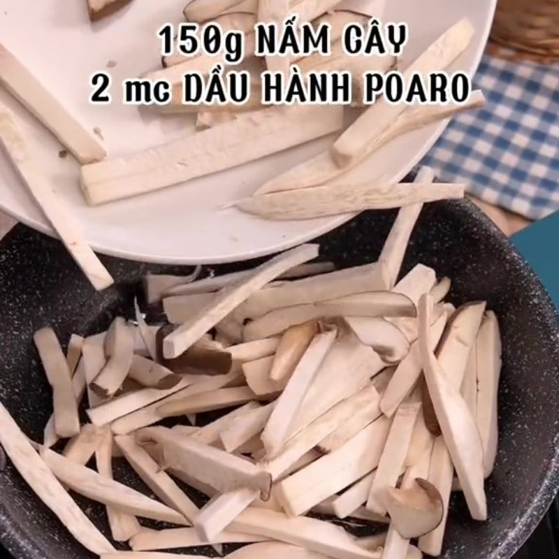 Bước 3 Xào nấm Gỏi khổ qua chay với nấm đùi gà