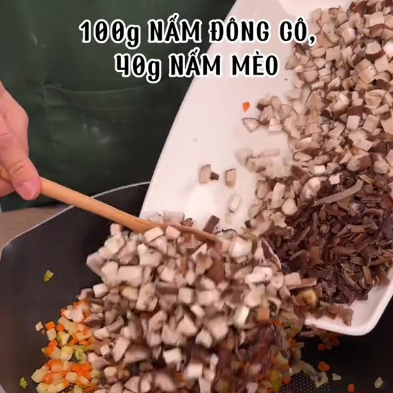 Bước 4 Xào nhân Bánh giò chay từ bột bắp