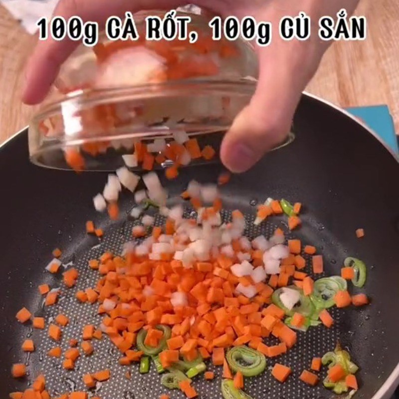 Bước 4 Xào nhân Bánh giò chay từ bột bắp