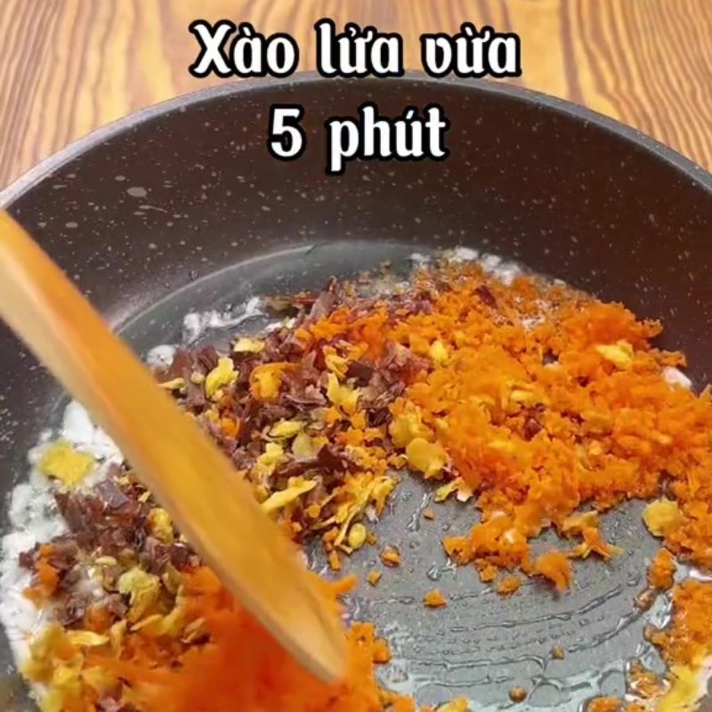 Bước 3 Xào nhân bánh khọt Bánh khọt chay bằng bột gạo