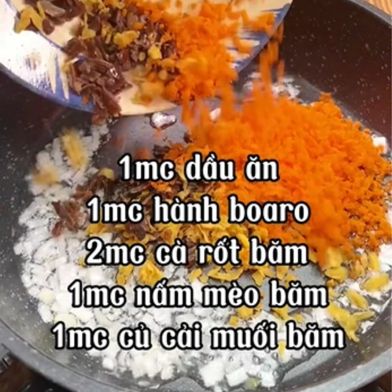 Bước 3 Xào nhân bánh khọt Bánh khọt chay bằng bột gạo