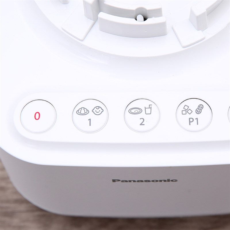 Bước 1 Xay đá viên Cách làm siro đá bào đơn giản