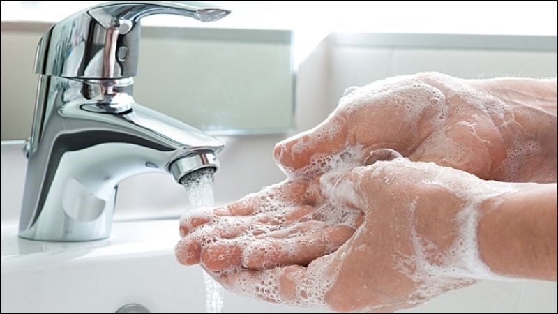 Rửa tay sạch sẽ thường xuyên để phòng ngừa đau mắt đỏ