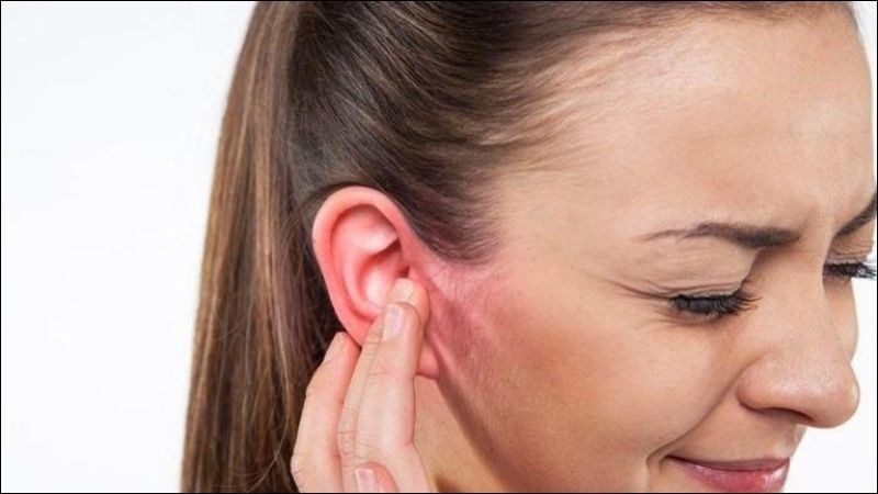 Đau, sưng tấy, đỏ là dấu hiệu của viêm tai ngoài