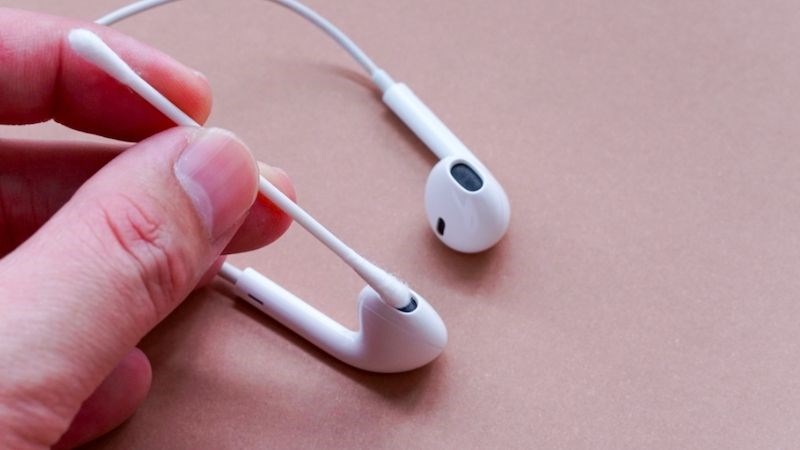 Thường xuyên vệ sinh tai nghe, tránh ẩm móc và hạn chế sử dụng quá lâu