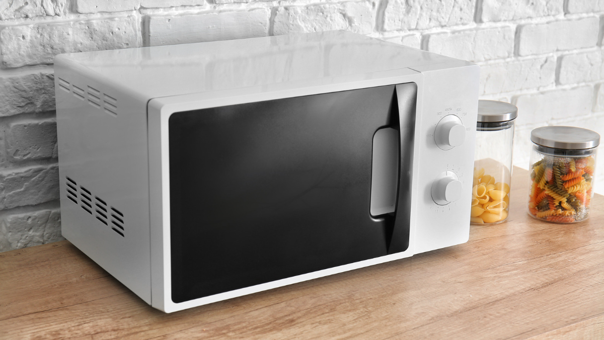 Có nên đặt lò vi sóng trên nóc tủ lạnh? Một số điều cần lưu ý khi sử dụng