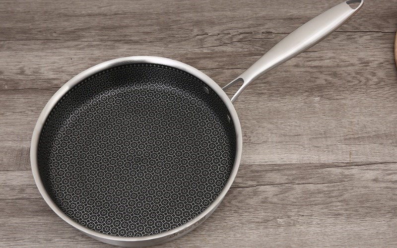 Chảo inox s&acirc;u chống d&iacute;nh tổ ong đ&aacute;y từ nắp k&iacute;nh 26 cm Dreamer DKW-NFL126B 