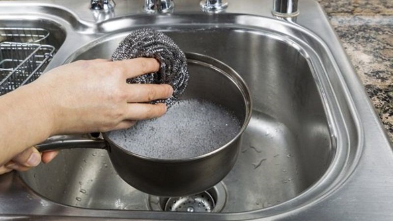 Cọ nồi inox bằng b&uacute;i sắt